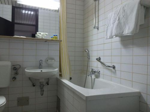 Suite Familiar Económica del hotel Laguna. Foto 2