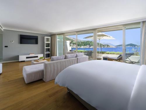 Suite Spa con balcón y vistas al mar del hotel Rixos Premium Dubrovnik. Foto 1