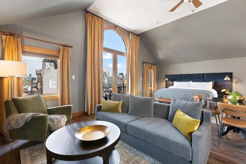 Alojamiento Quintessential con cama extragrande y balcón del hotel Blue Moon. Foto 11