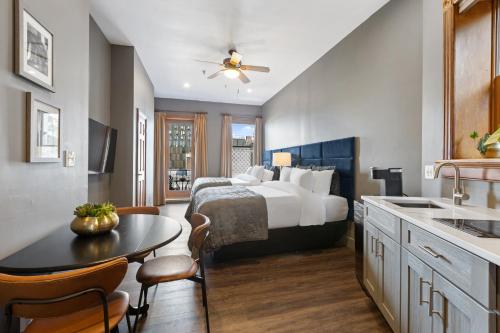 Alojamiento Doble Deluxe con balcón - 1 cama grande del hotel Blue Moon. Foto 2