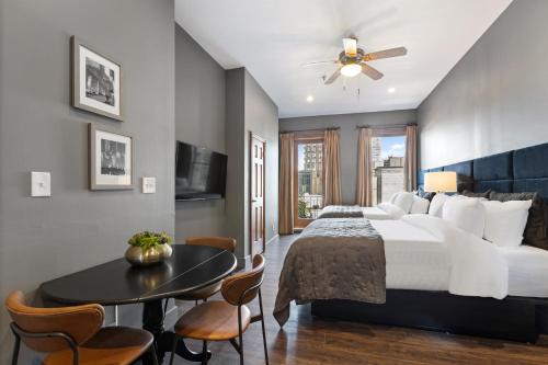 Habitación Doble Deluxe con cama grande del hotel Blue Moon. Foto 3