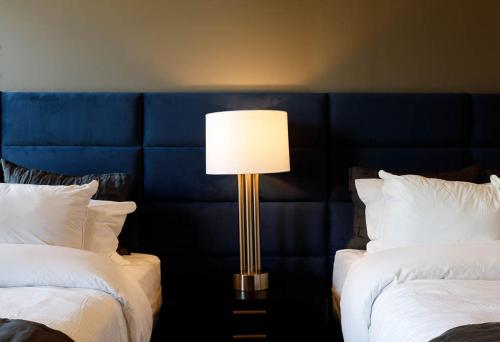 Habitación Doble Deluxe con cama grande del hotel Blue Moon. Foto 5