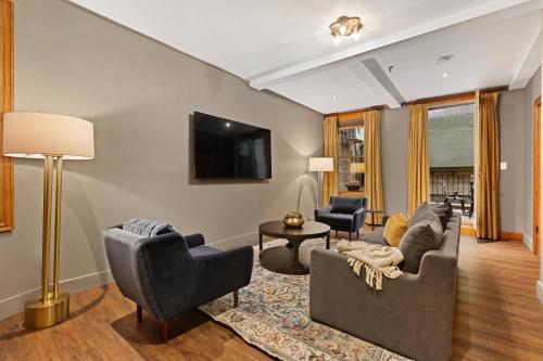 Suite Familiar con balcón del hotel Blue Moon. Foto 2