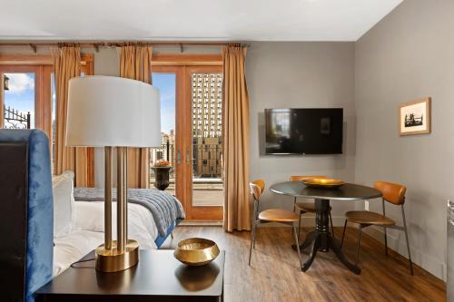 Suite Junior de lujo con balcón del hotel Blue Moon. Foto 4