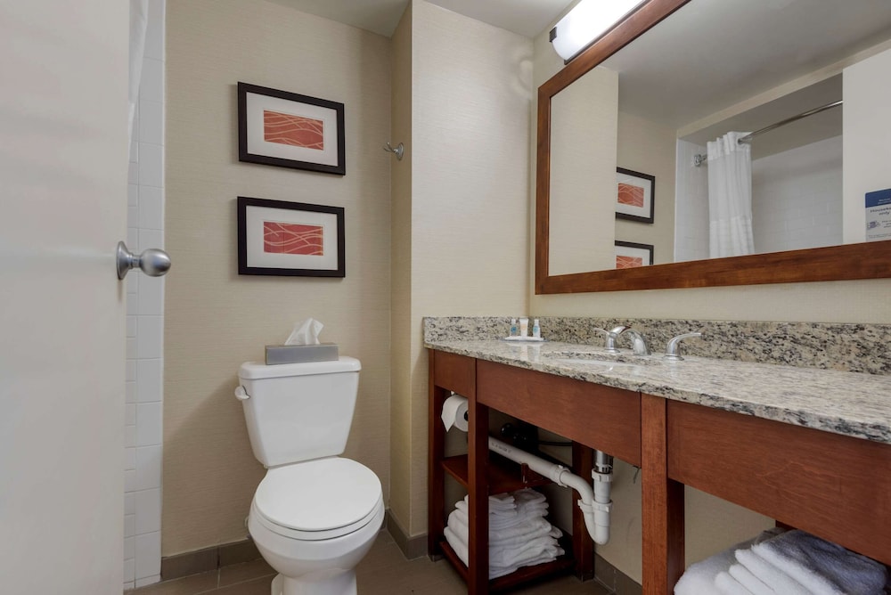 Habitación estándar doble, 2 camas dobles, no fumadores del hotel Comfort Inn The Pointe. Foto 8