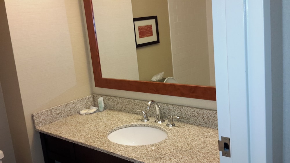 Habitación estándar doble, 2 camas dobles, no fumadores del hotel Comfort Inn The Pointe. Foto 9