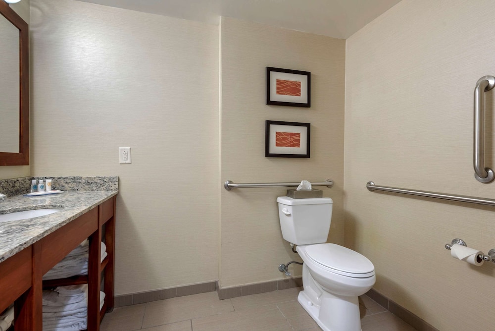 Suite, varias camas, accesible para personas con discapacidad, no fumadores (Upgrade) del hotel Comfort Inn The Pointe. Foto 6