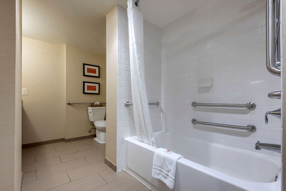 Suite, varias camas, accesible para personas con discapacidad, no fumadores (Upgrade) del hotel Comfort Inn The Pointe. Foto 7