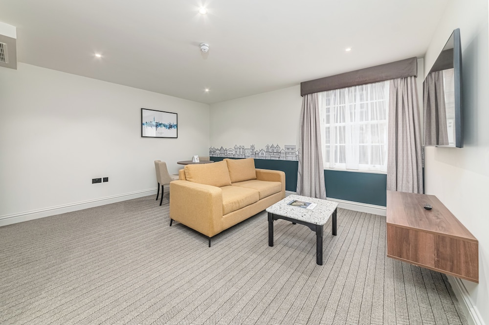 Apartamento Accesible con 1 cama doble - planta baja del hotel Mercure White Hart Salisbury. Foto 12