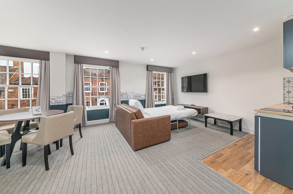 Apartamento Familiar con 1 cama doble y 1 sofá - cama del hotel Mercure White Hart Salisbury. Foto 2