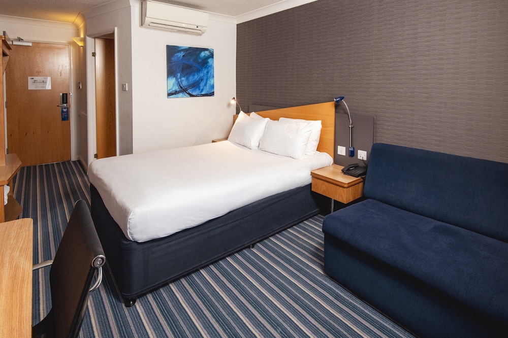 Habitación estándar, 1 cama doble con sofá cama (con desayuno caliente gratuito) del hotel Holiday Inn Express London Wandsworth, An Ihg. Foto 3