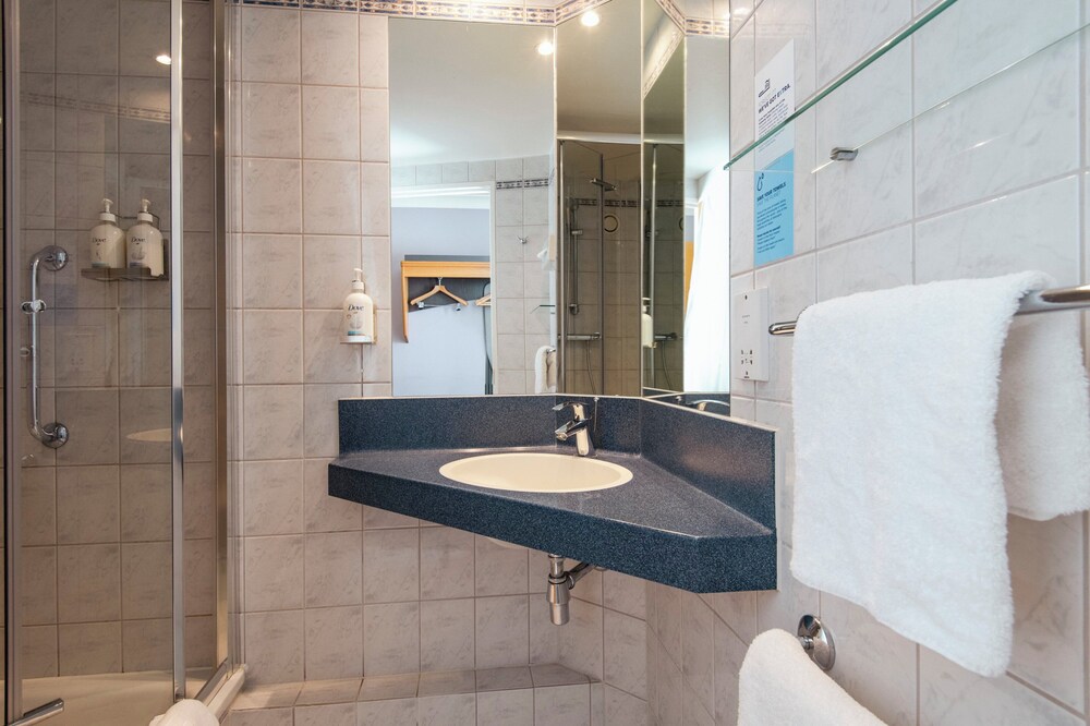 Habitación estándar, 1 cama doble con sofá cama del hotel Holiday Inn Express London Wandsworth, An Ihg. Foto 5