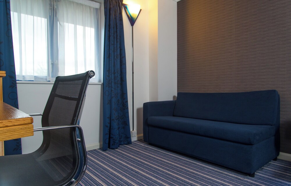 Habitación estándar, 1 cama doble con sofá cama del hotel Holiday Inn Express London Wandsworth, An Ihg. Foto 7