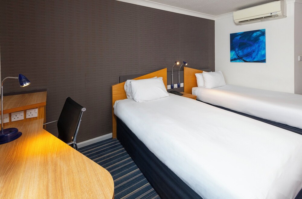 Habitación estándar, 2 camas individuales del hotel Holiday Inn Express London Wandsworth, An Ihg. Foto 6