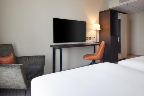 Habitación Doble Deluxe con vistas - 2 camas del hotel DoubleTree By Hilton London Excel. Foto 3