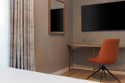 Habitación Deluxe con cama grande y vistas del hotel DoubleTree By Hilton London Excel. Foto 3