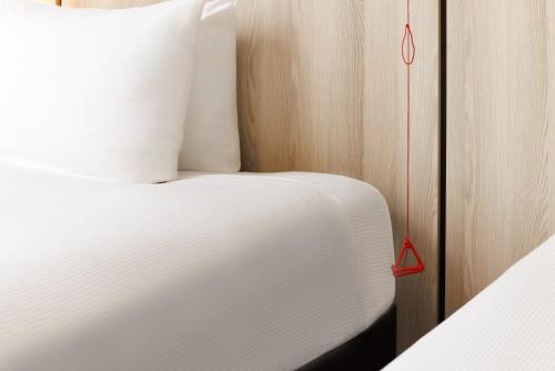 Habitación adaptada para personas de movilidad reducida - 1 cama grande del hotel DoubleTree By Hilton London Excel. Foto 1