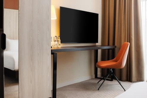 Habitación adaptada para personas de movilidad reducida - 1 cama grande del hotel DoubleTree By Hilton London Excel. Foto 3