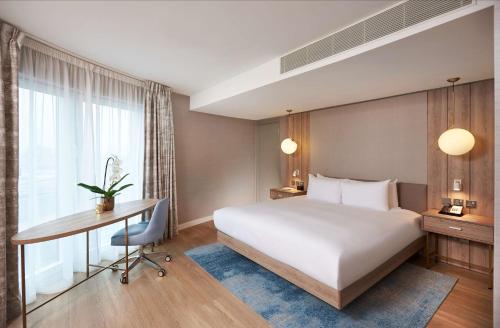 Suite Deluxe de 1 dormitorio con vistas - 1 cama extragrande del hotel DoubleTree By Hilton London Excel. Foto 1