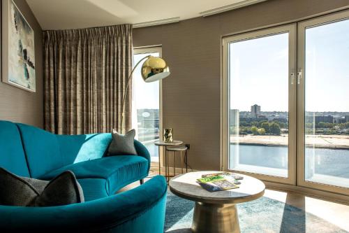 Suite Deluxe de 1 dormitorio con vistas - 1 cama extragrande del hotel DoubleTree By Hilton London Excel. Foto 5