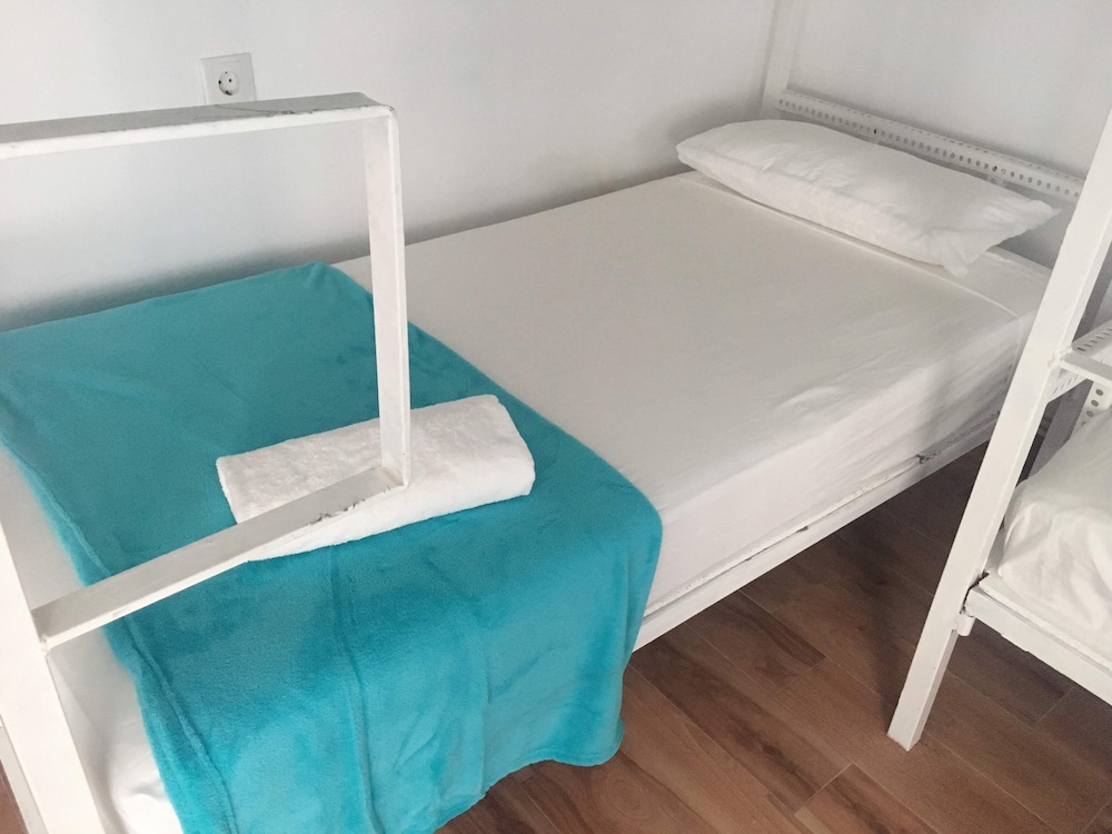 Dormitorio compartido, dormitorio mixto, baño compartido del hotel Hostal Casa Sofía - Hostel