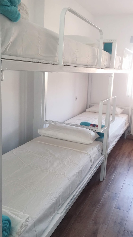 Dormitorio compartido, dormitorio mixto, baño compartido del hotel Hostal Casa Sofía - Hostel. Foto 10