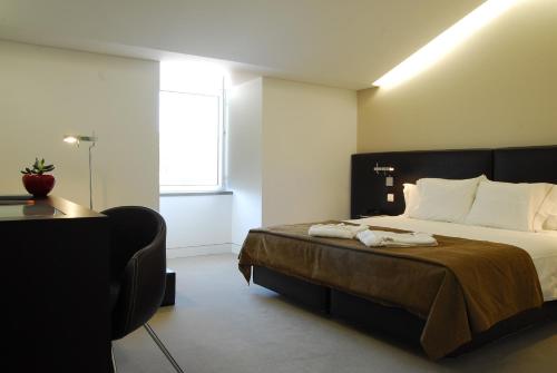 Habitación Doble con cama supletoria - 1 o 2 camas del hotel Jerónimos 8. Foto 4