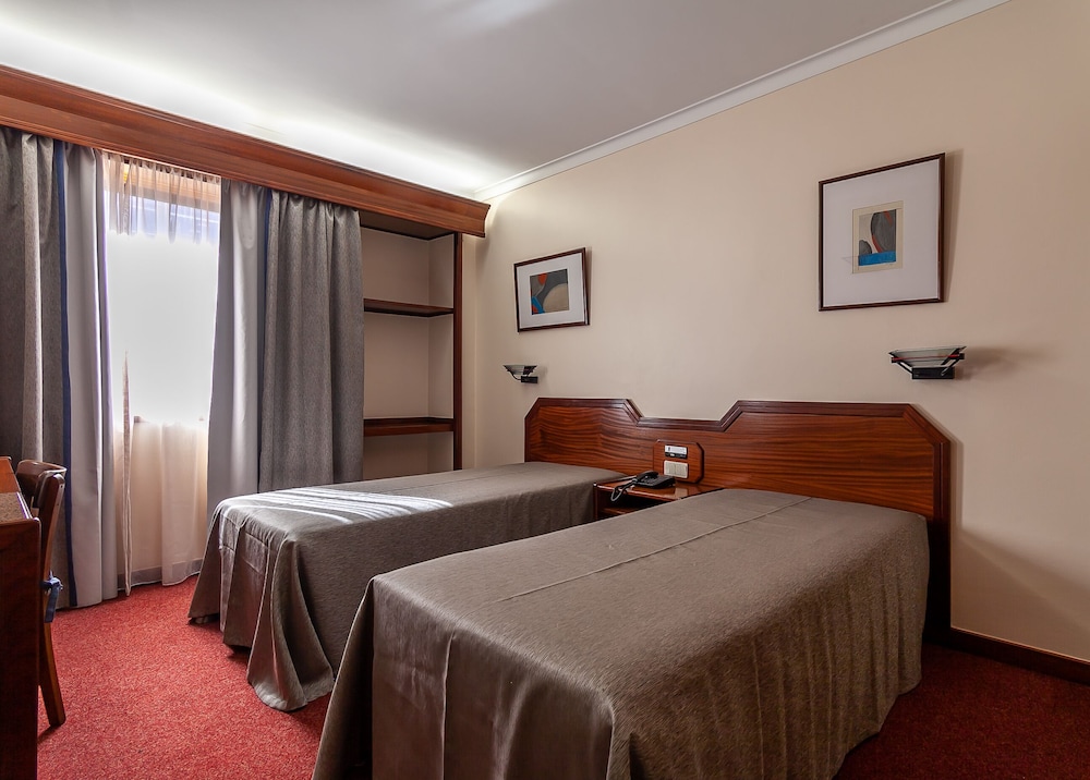 Habitación con 2 camas individuales del hotel Nacional. Foto 1