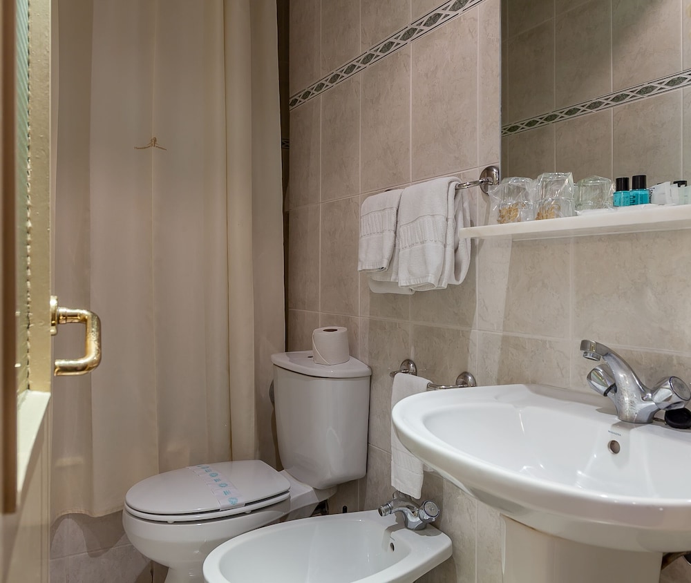 Habitación estándar con 1 cama doble o 2 individuales del hotel Residencial Horizonte. Foto 7