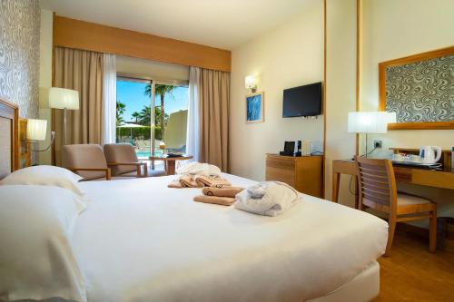 Habitación Doble con acceso directo a la piscina del hotel Elba Costa Ballena Beach and Thalasso Resort. Foto 3