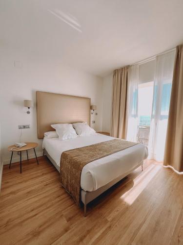 Habitación Doble Económica con vistas al mar del hotel Fay Victoria Beach