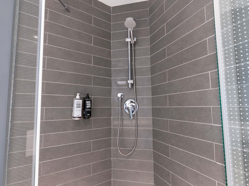 Habitación ejecutiva, 1 cama doble del hotel Ibis Malaga Centro Ciudad. Foto 3