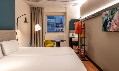 Habitación Doble Superior - 2 camas del hotel Ibis Malaga Centro Ciudad. Foto 10