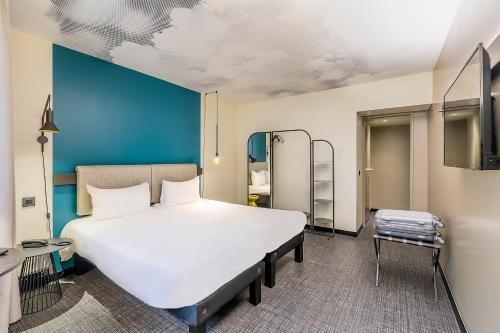 Habitación Doble Superior del hotel Ibis Malaga Centro Ciudad. Foto 7