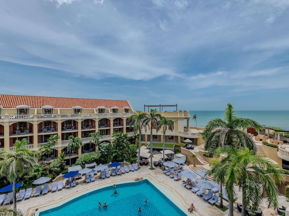 HABITACIÓN DELUXE en planta alta con 1 cama king size, balcón con vistas al mar y mayordomo del hotel Sofitel Legend Santa Clara Cartagena. Foto 3
