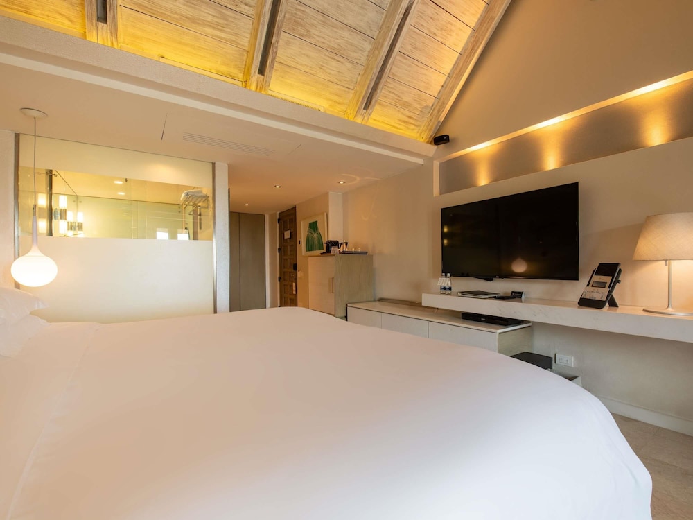 HABITACIÓN DELUXE en planta alta con 1 cama king size, balcón con vistas al mar y mayordomo del hotel Sofitel Legend Santa Clara Cartagena. Foto 11