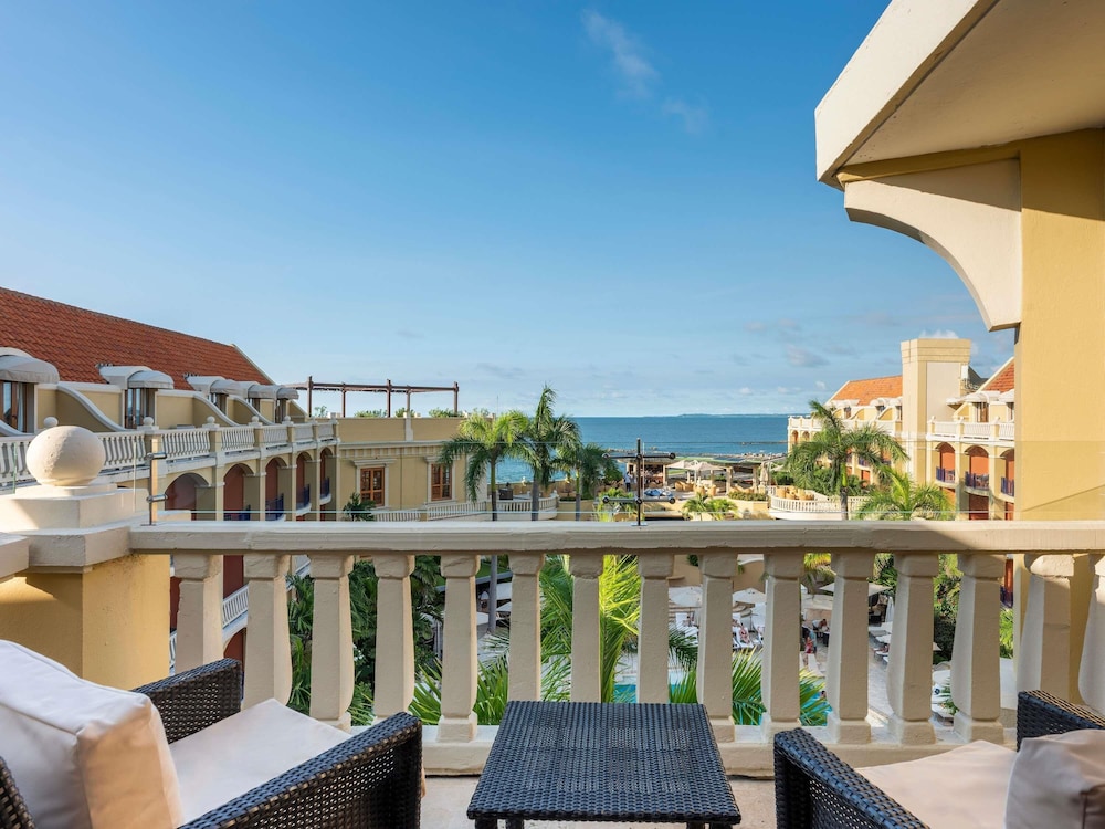 HABITACIÓN DELUXE en planta alta con 1 cama king size, balcón con vistas al mar y mayordomo del hotel Sofitel Legend Santa Clara Cartagena. Foto 13