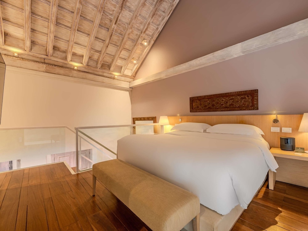 SUITE DUPLEX, 1 Cama King Size, En la Zona Colonial, Servicio de Mayordomía del hotel Sofitel Legend Santa Clara Cartagena