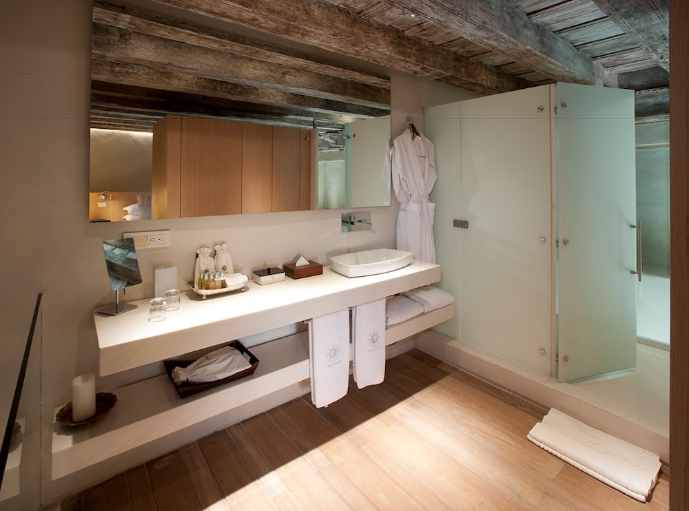SUITE DUPLEX, 1 Cama King Size, En la Zona Colonial, Servicio de Mayordomía del hotel Sofitel Legend Santa Clara Cartagena. Foto 18
