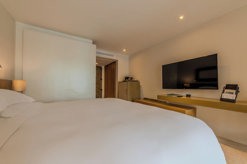 HABITACIÓN CLÁSICA, 1 Cama King Size, Vista Interior del hotel Sofitel Legend Santa Clara Cartagena. Foto 1
