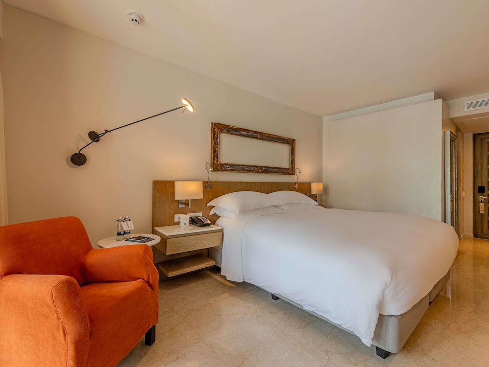 HABITACIÓN CLÁSICA, 1 Cama King Size, Vista Interior del hotel Sofitel Legend Santa Clara Cartagena. Foto 5