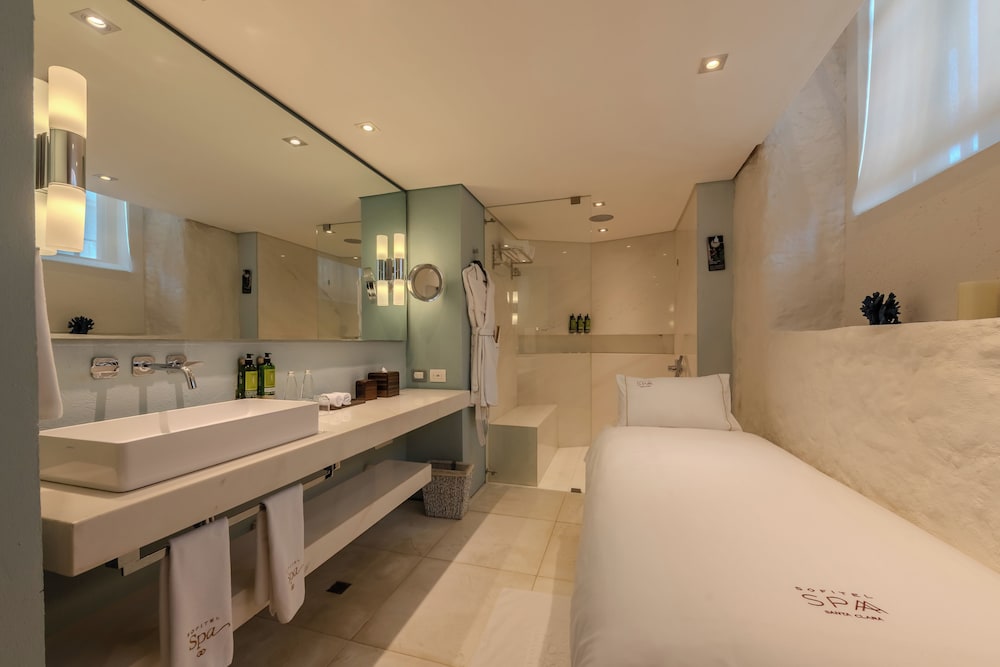 SUITE SPA con 1 cama king size, terraza con bañera de hidromasaje, dos plantas y mayordomo del hotel Sofitel Legend Santa Clara Cartagena. Foto 8