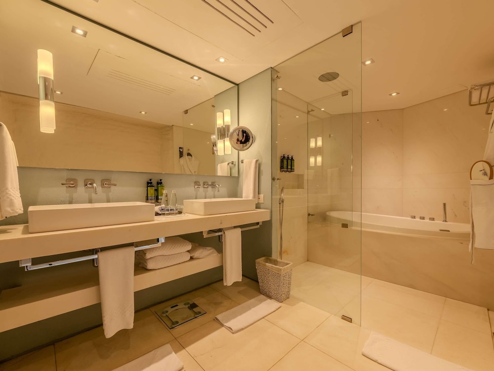 SUITE SPA con 1 cama king size, terraza con bañera de hidromasaje, dos plantas y mayordomo del hotel Sofitel Legend Santa Clara Cartagena. Foto 17