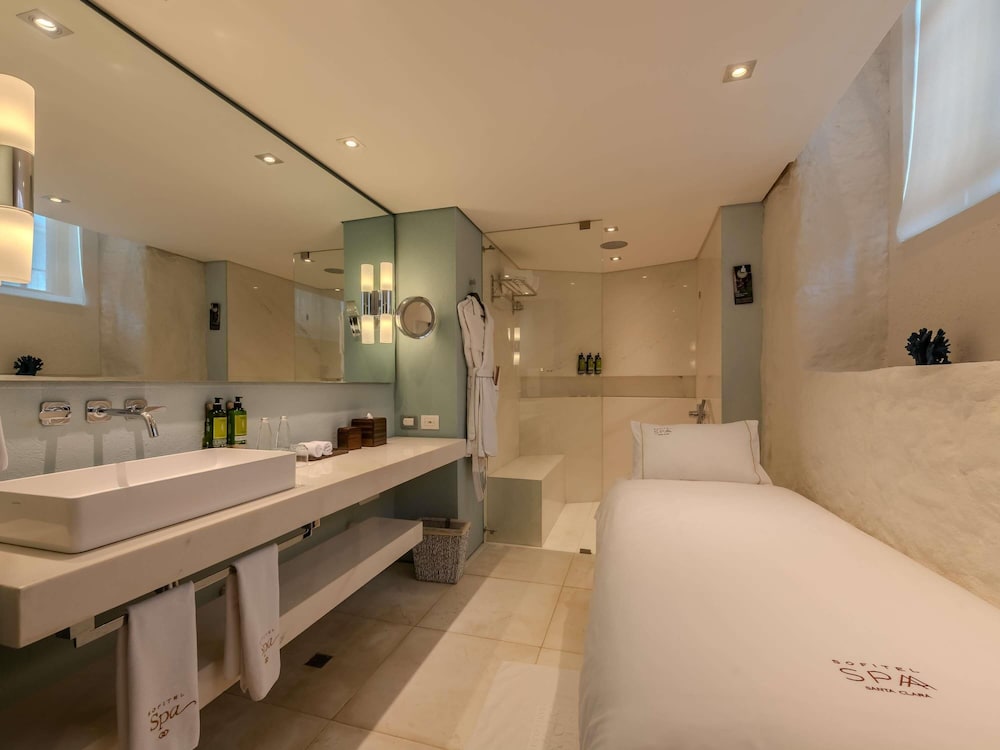 SUITE SPA con 1 cama king size, terraza con bañera de hidromasaje, dos plantas y mayordomo del hotel Sofitel Legend Santa Clara Cartagena. Foto 24