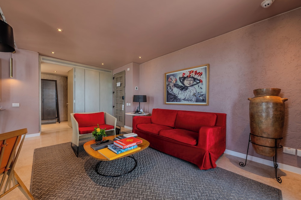 GRAU SUITE, 1 cama king size, terraza con vista al mar, servicio de mayordomía del hotel Sofitel Legend Santa Clara Cartagena. Foto 17