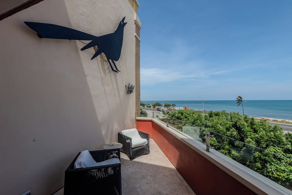 GRAU SUITE, 1 cama king size, terraza con vista al mar, servicio de mayordomía del hotel Sofitel Legend Santa Clara Cartagena. Foto 23