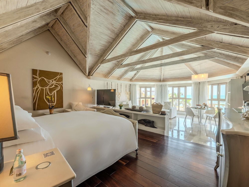 SUITE LEGEND en planta alta con 1 cama king size, vistas al mar y servicio de mayordomo del hotel Sofitel Legend Santa Clara Cartagena. Foto 16