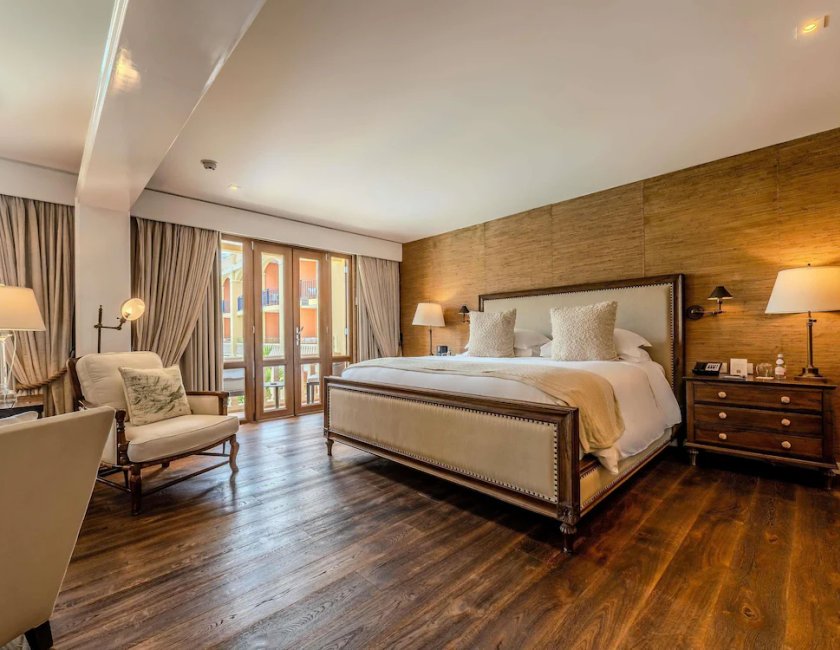 Habitación Superior con 1 cama king size, balcón o terraza y vistas al jardín del hotel Sofitel Legend Santa Clara Cartagena. Foto 3