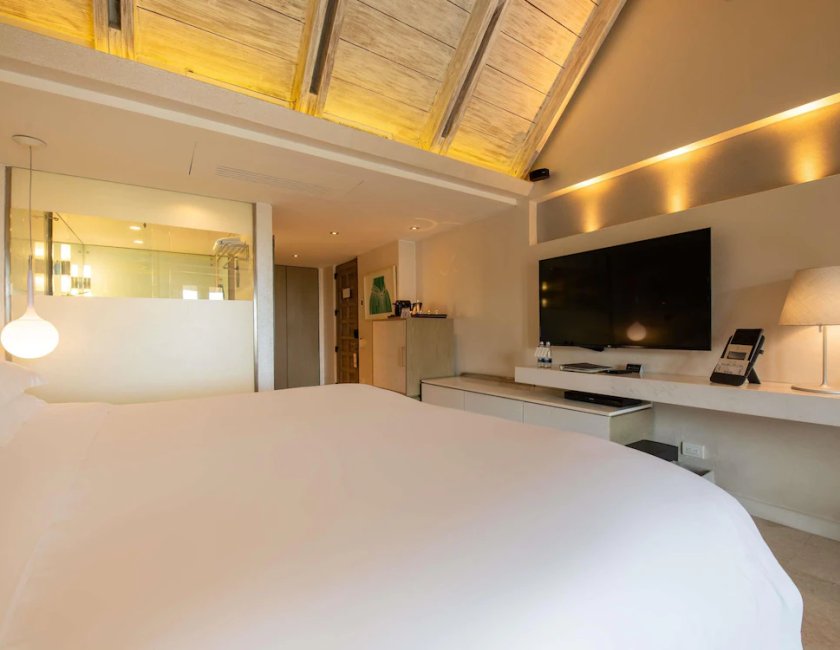 HABITACIÓN DELUXE en planta alta con 1 cama king size, balcón con vistas al mar y mayordomo del hotel Sofitel Legend Santa Clara Cartagena. Foto 13