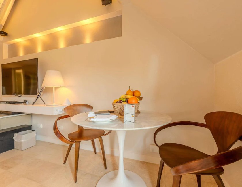 HABITACIÓN DELUXE en planta alta con 1 cama king size, balcón con vistas al mar y mayordomo del hotel Sofitel Legend Santa Clara Cartagena. Foto 14